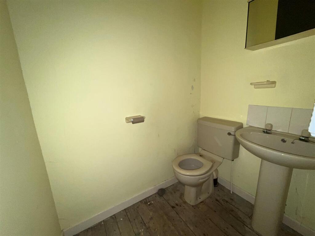 toilet.jpg