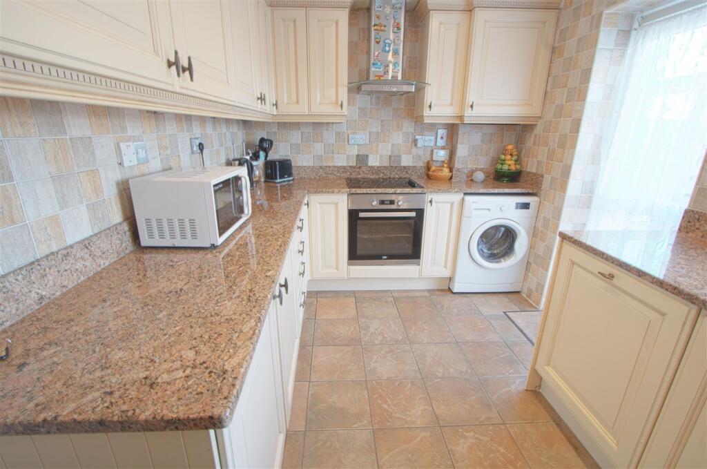 KITCHEN1.jpg
