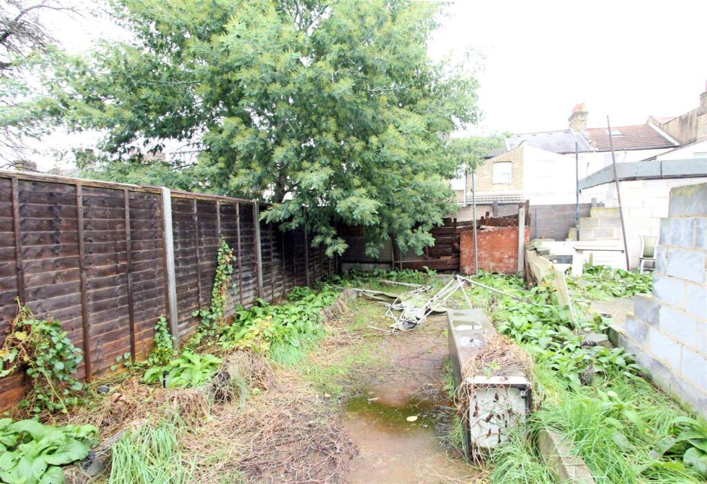 IMG_4116 garden.jpg