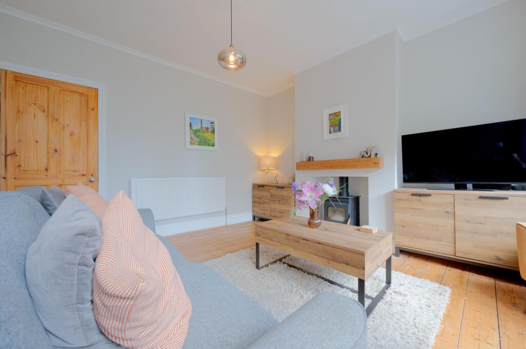 KITCHEN DINER AND LOUNGE