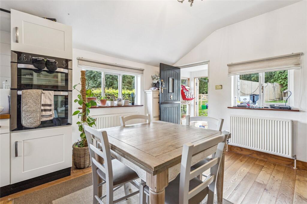 Kitchen/B&#39;fast Room