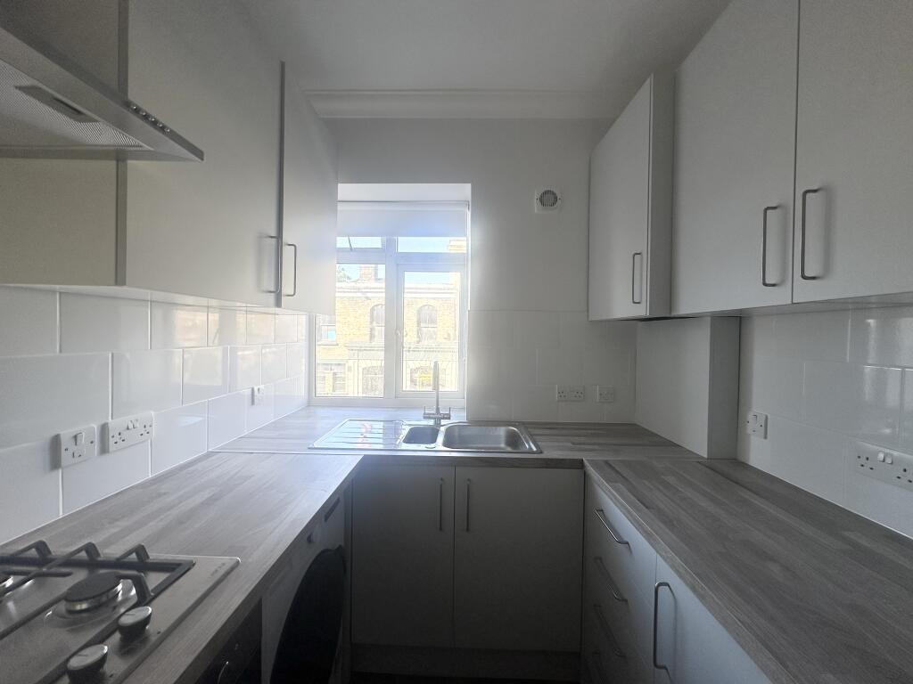 2 - KITCHEN.jpg