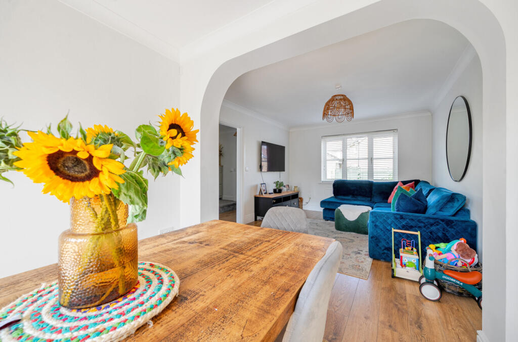 1348371-5-68b7048...