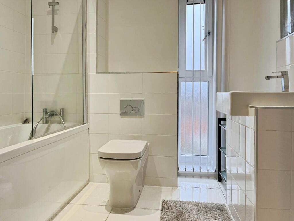 f0549b9d-MAIN 20BATHROOM.jpg
