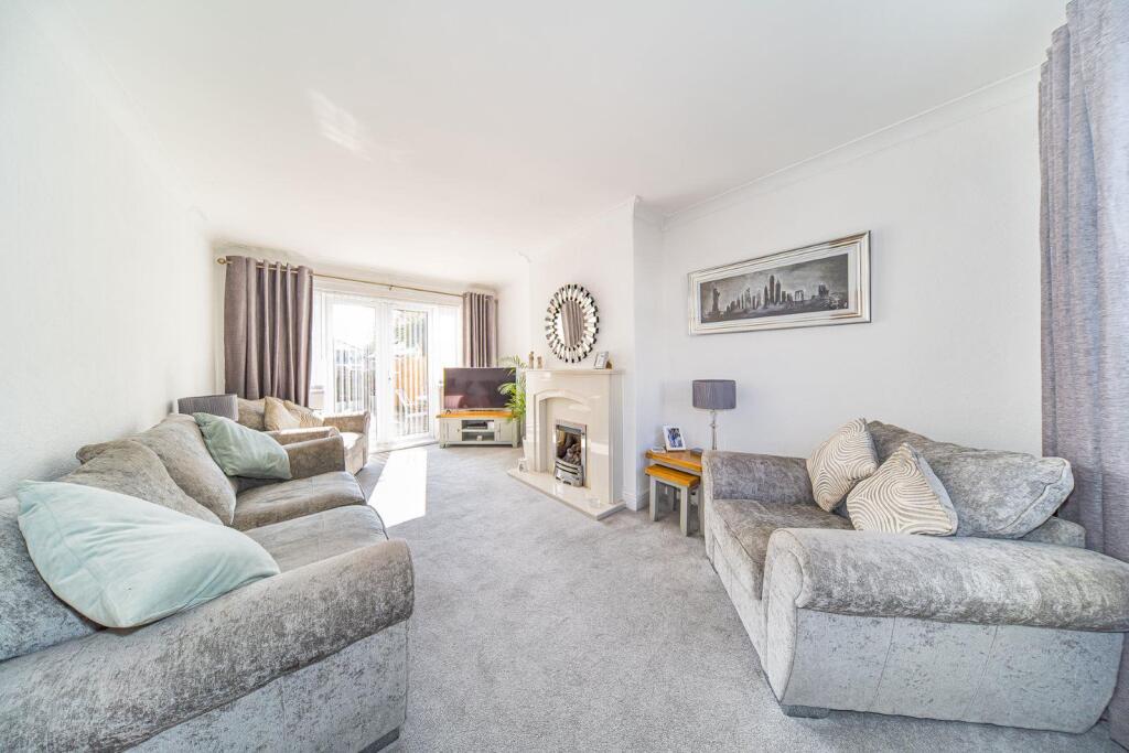 10 Birch Grove lounge.jpg