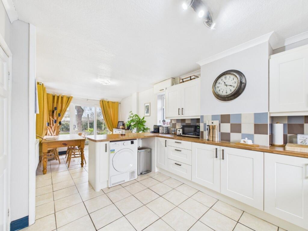 Kitchen/Dining Area