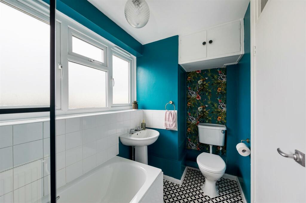 Forest View Road E12