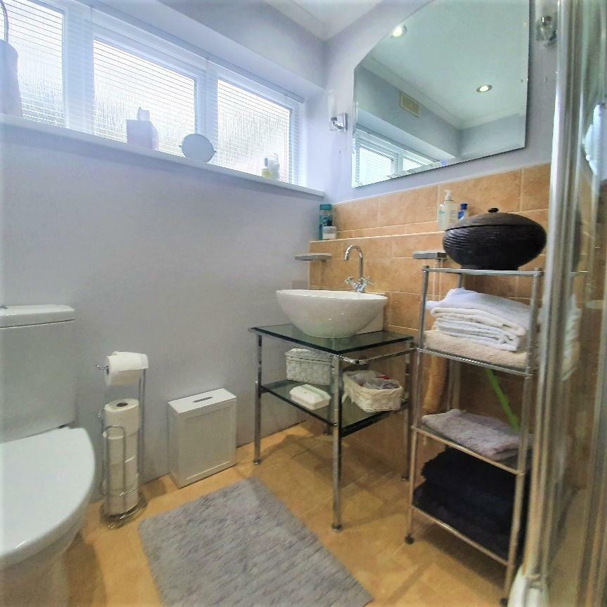 Princethorpe Way, Ernsford Grange - Shower Room