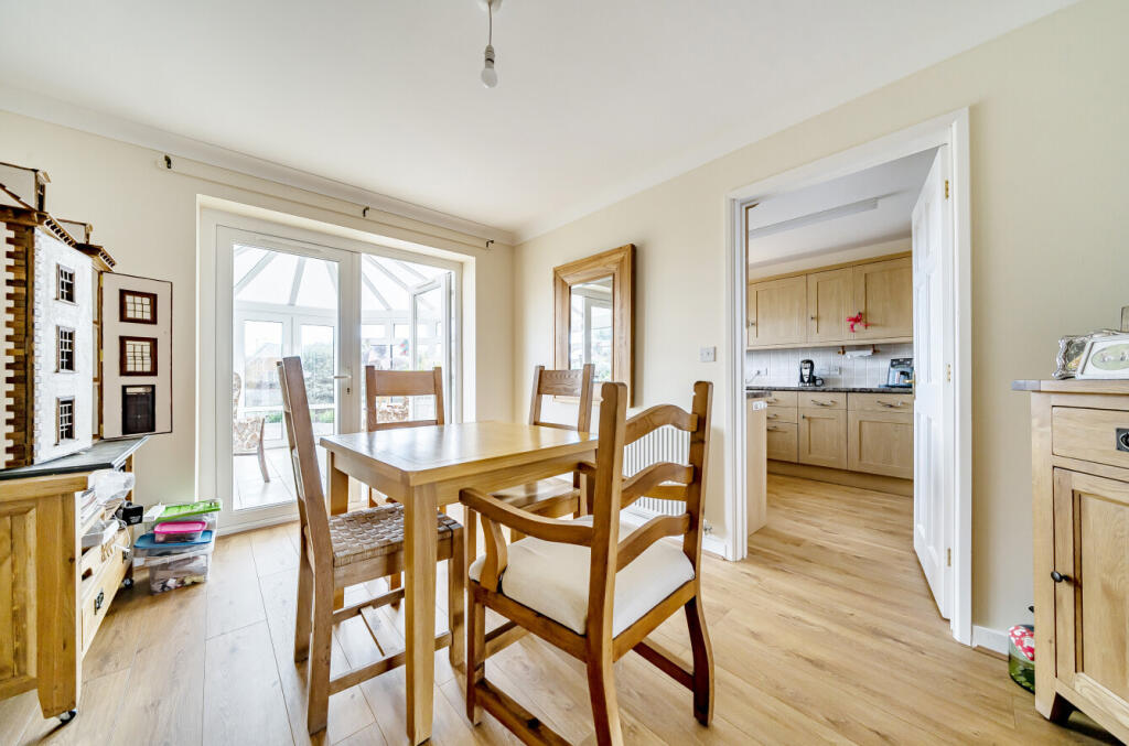 1364598-8-68e67f3...