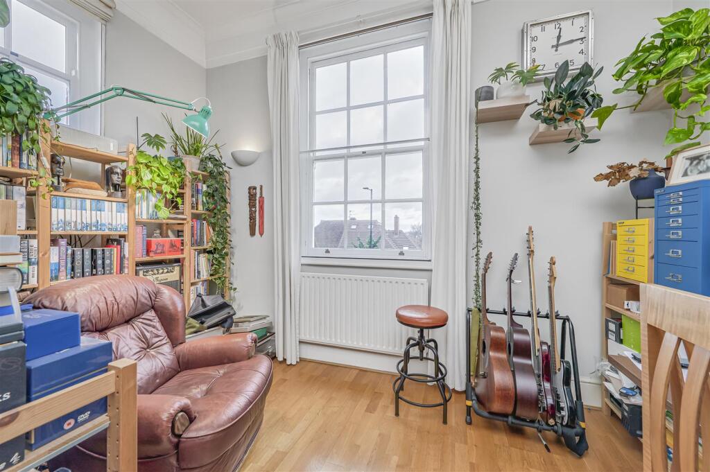 James_Anderson_-_Harvey_Court_Upper_Richmond_Road_