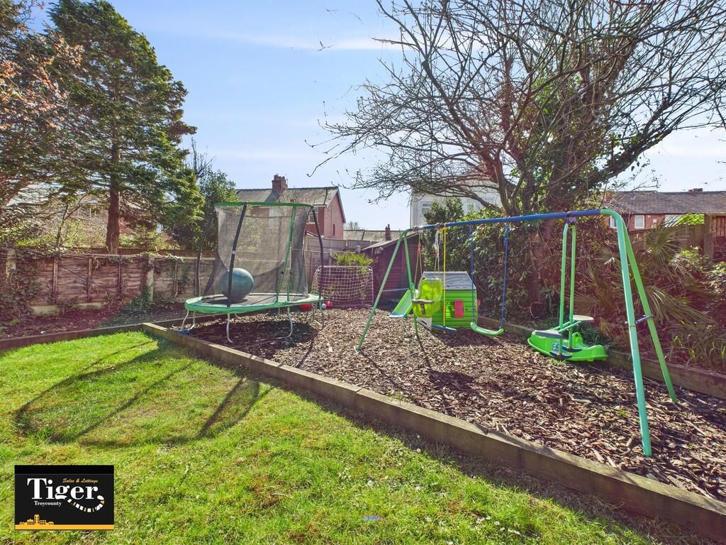 CAM02176G0-PR0528...