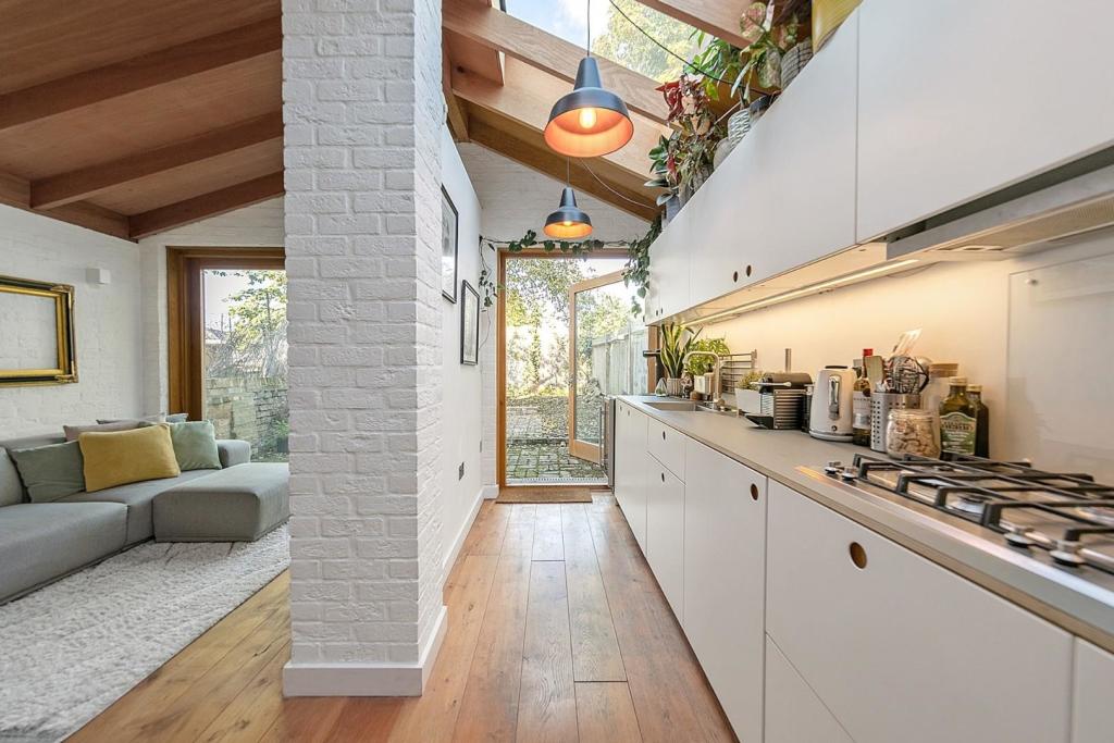 Kitchen (3).jpg