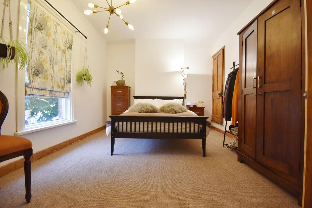 Bedroom 1-min