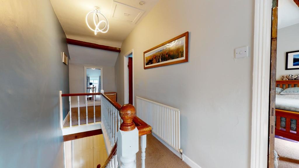 FIRST FLOOR LANDING