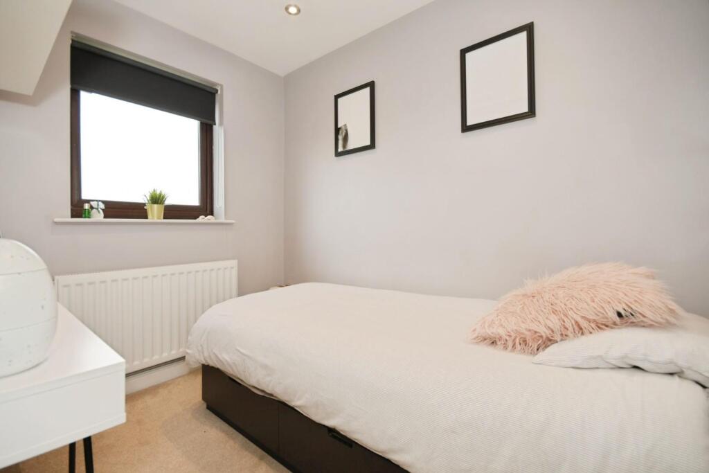 BEDROOM 4.jpg
