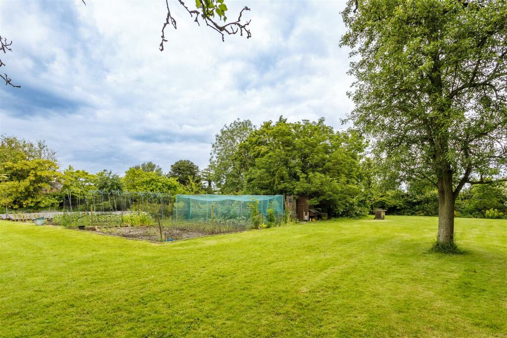 Brook_House_HR_7.jpg