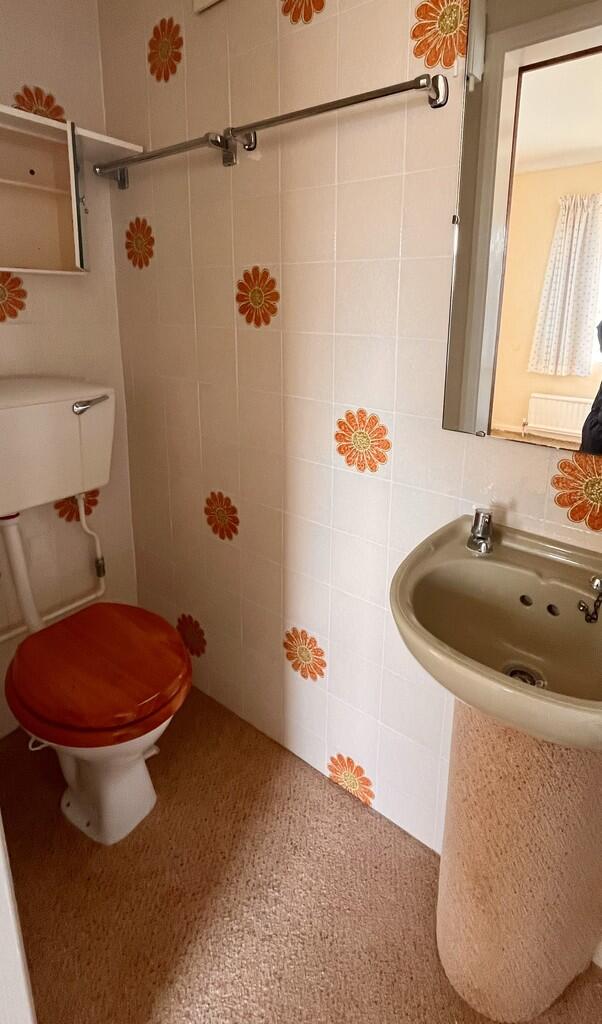 Ensuite shower ro...