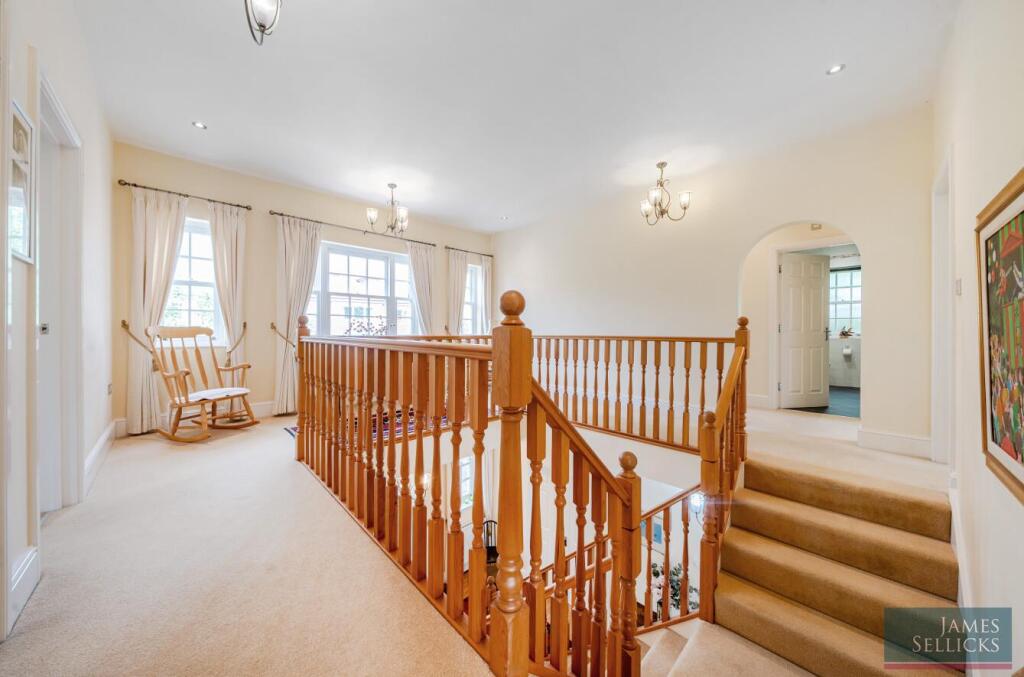 Spacious Galleried Landing