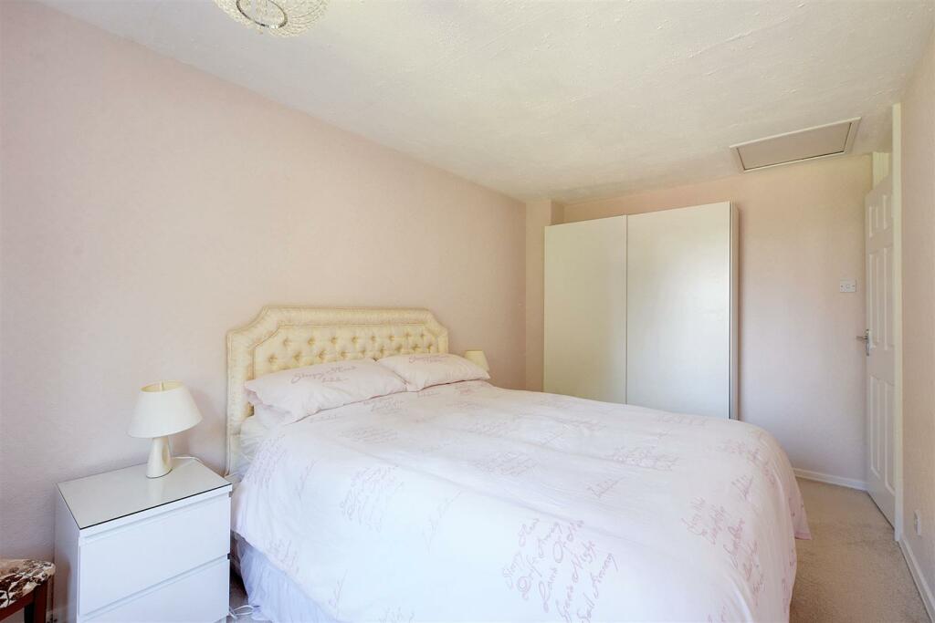 Bedroom 1_2.jpeg