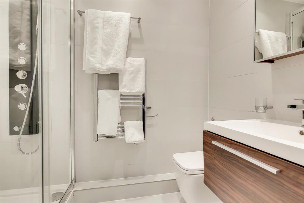 7_Main-Ensuite-0-scaled.jpg