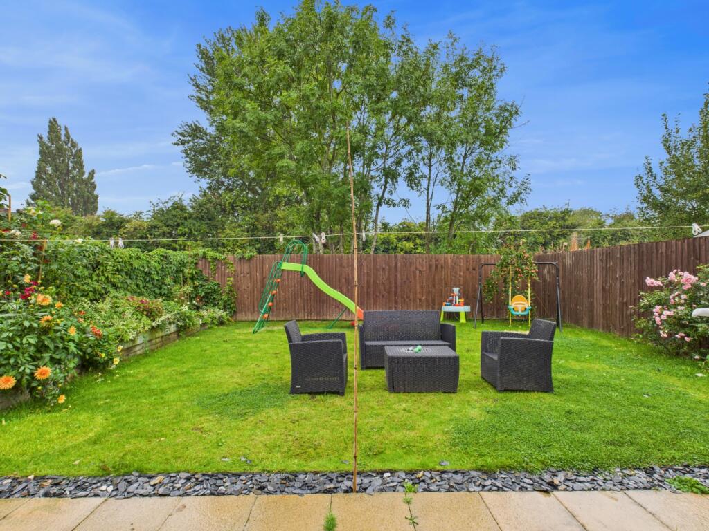 CAM03729G0-PR0132-STILL021