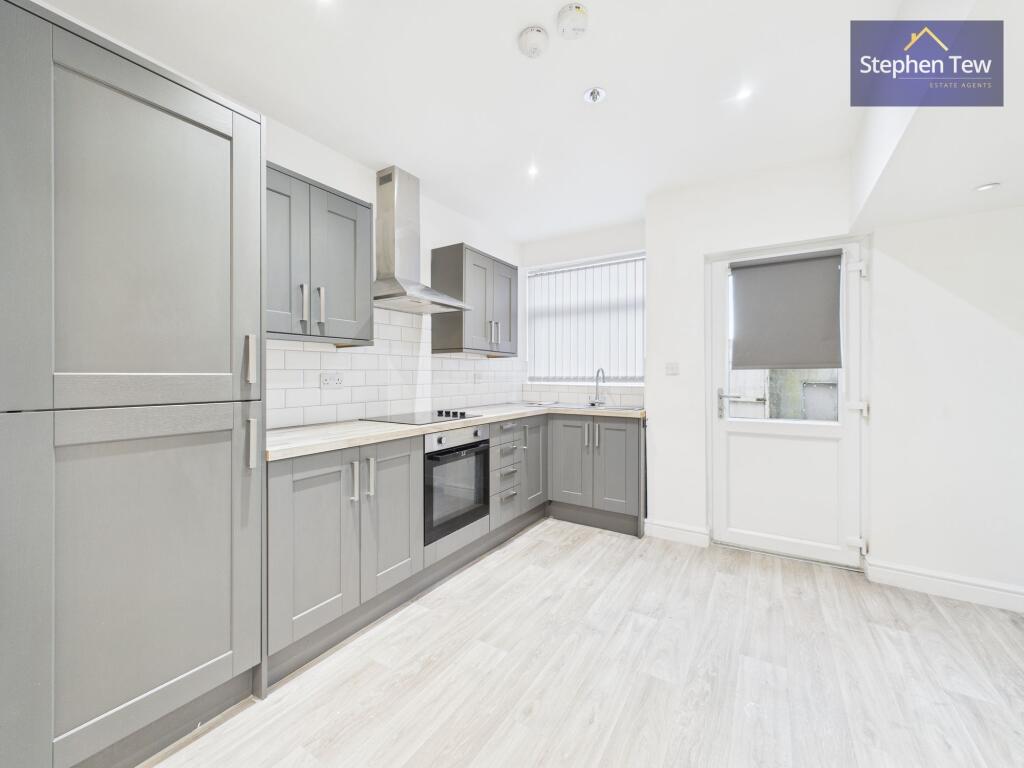 Kitchen/ Dining Room