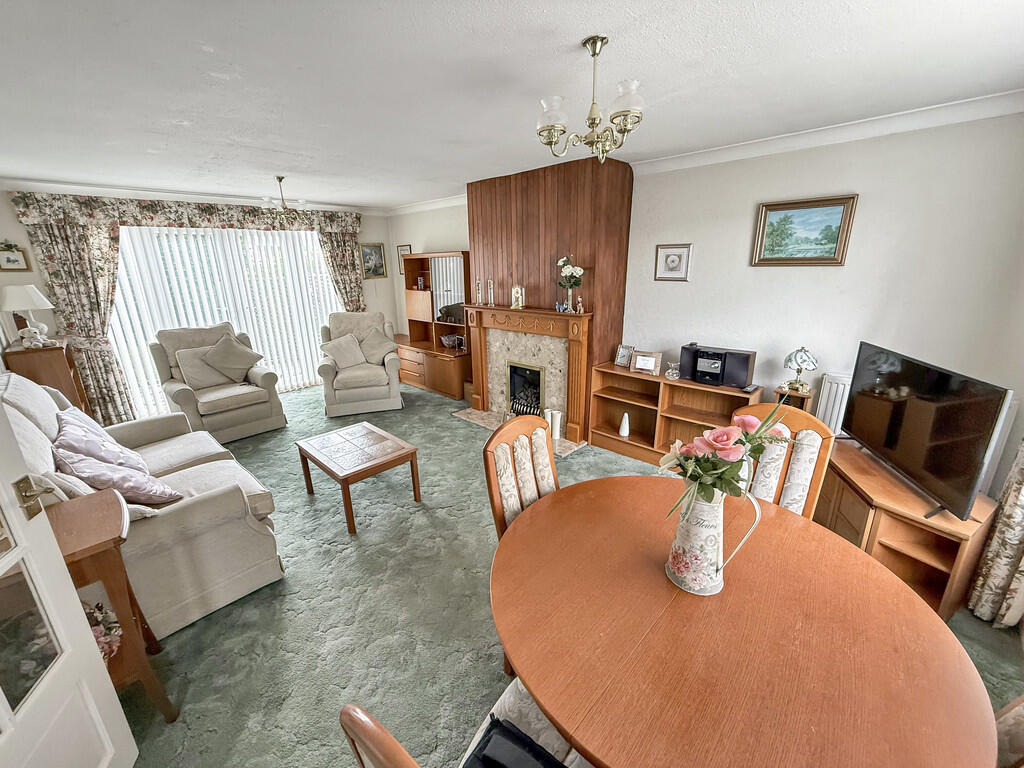 Living/dining roo...