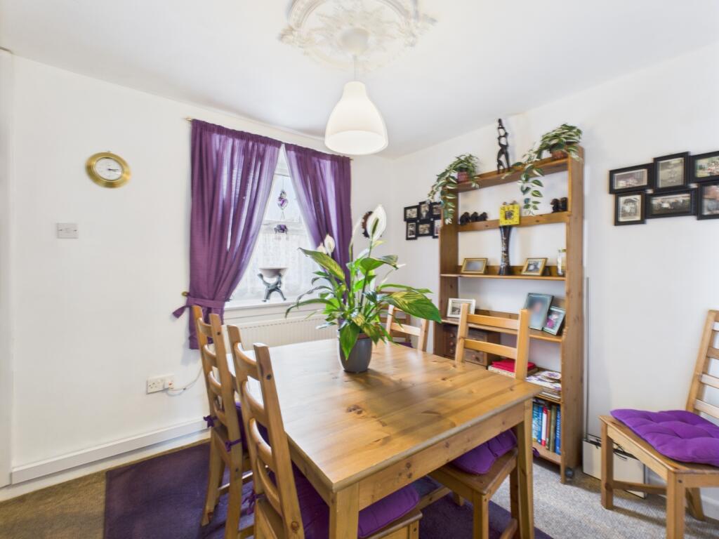 CAM03729G0-PR0107-STILL014