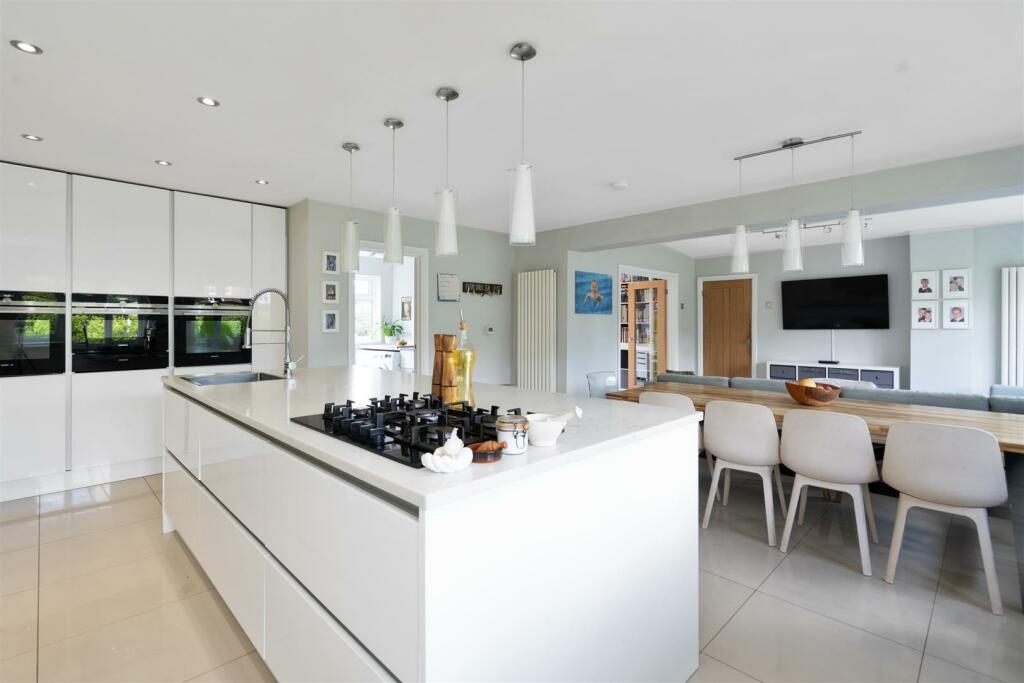 6 Holland Avenue, Knowle, Solihull, B93 9DW_43.jpg
