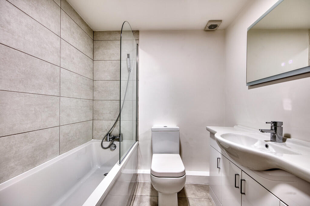 Bathroom2