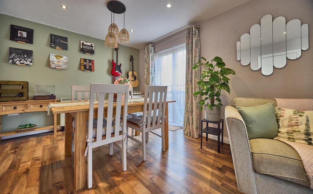 34 Weavers Court HK 6.jpg