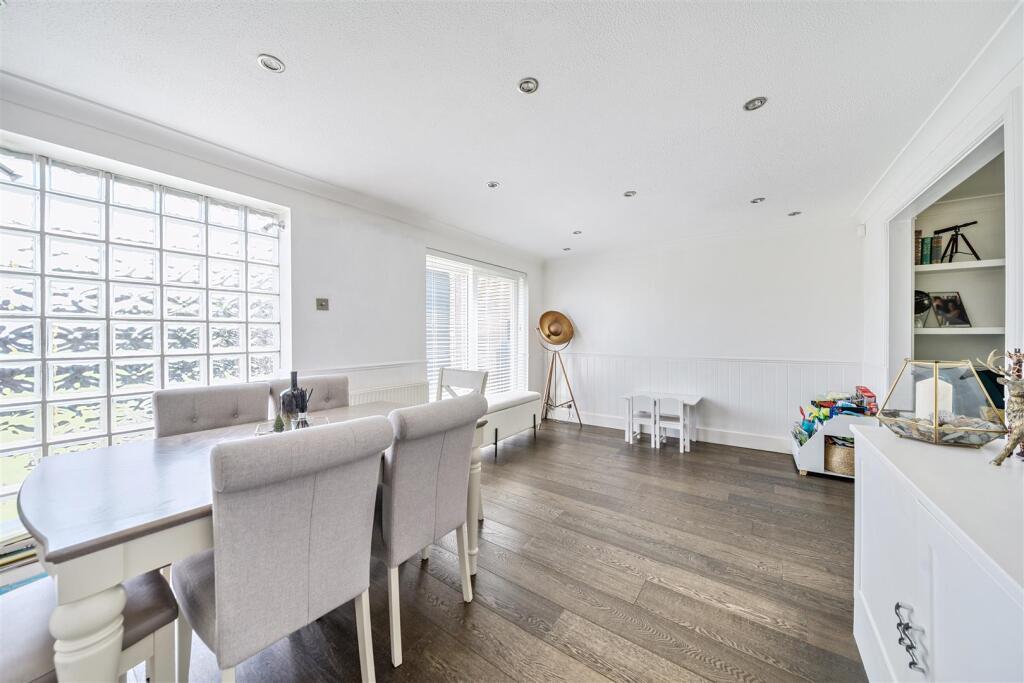 Dining Room: