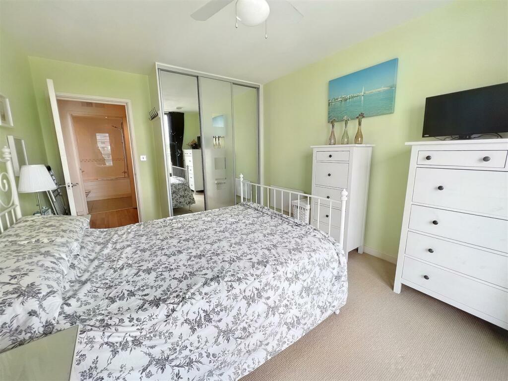 Bedroom: