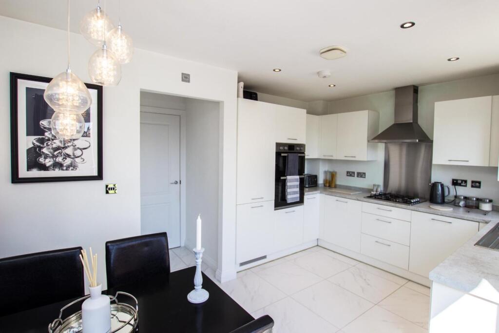 Inveraray Avenue (20).jpg