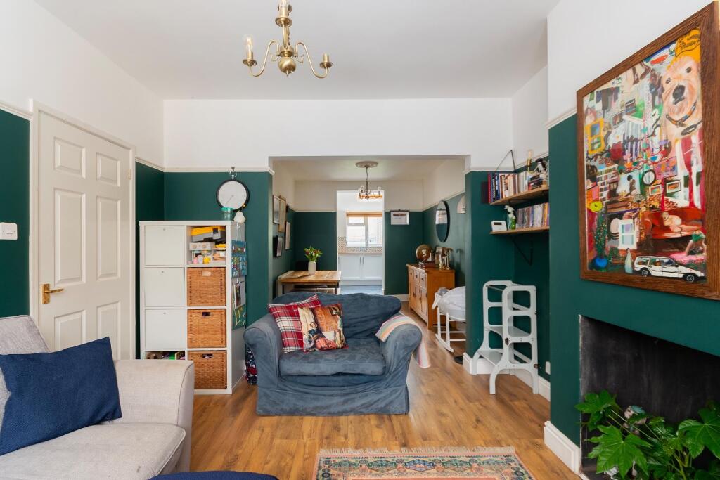 0S7SSG - Living Room B.jpg