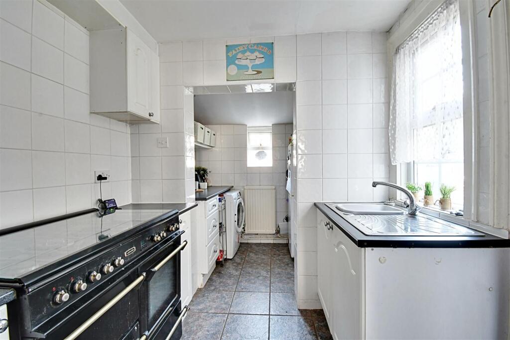 Kitchen 1.jpg