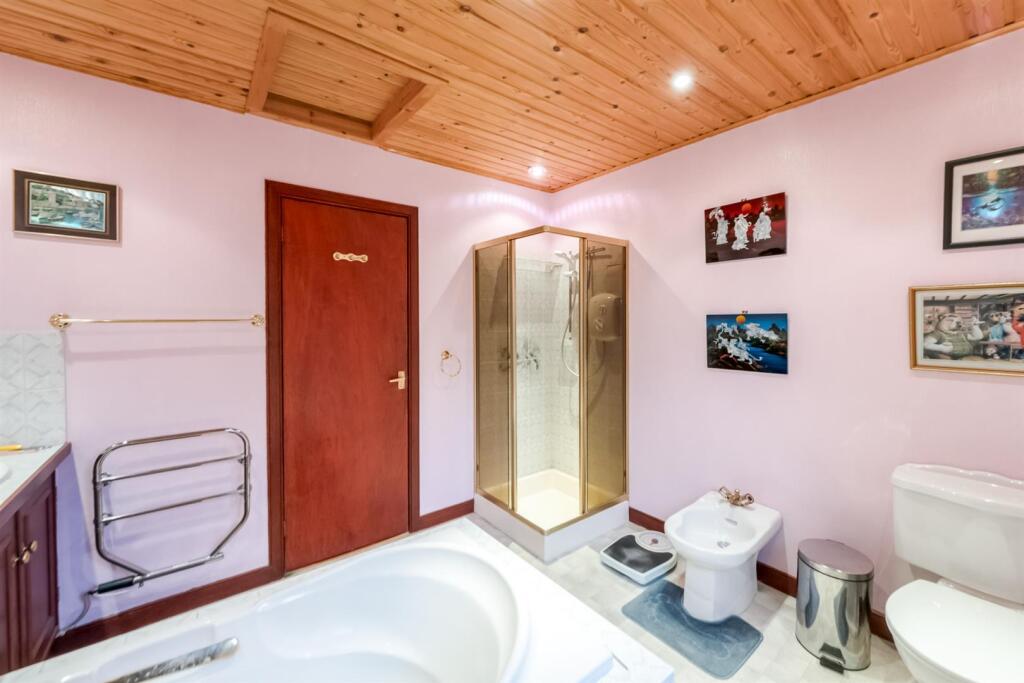 En Suite Bathroom