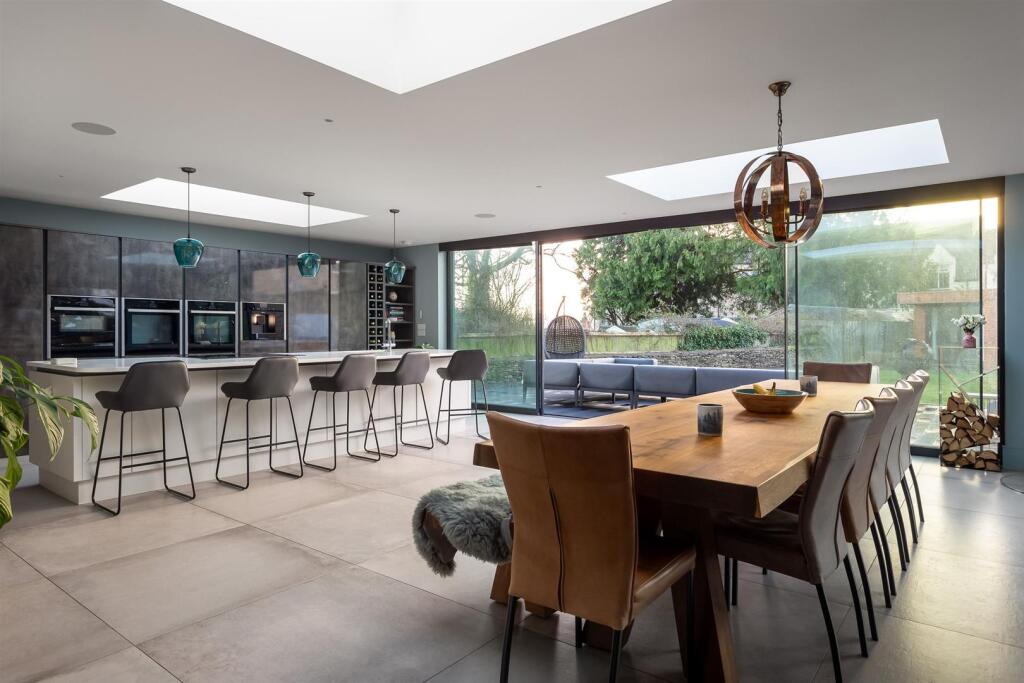 17 - 1 Holm Oaks - GL7 2RQ - Web.jpg