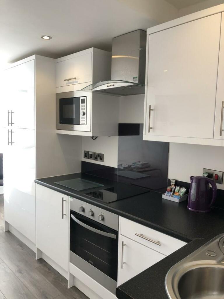 kitchen 2.jpg