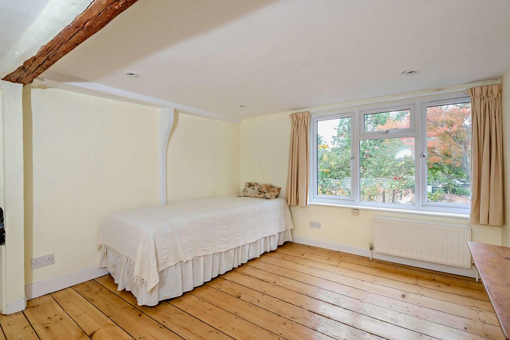 8667143-interior0...