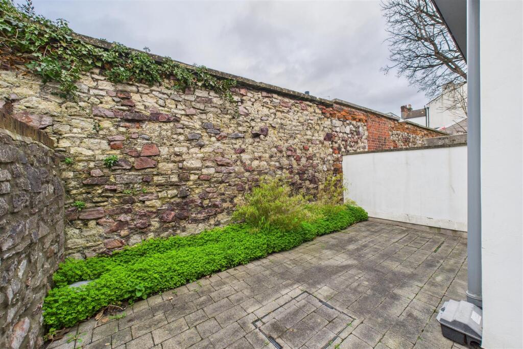 2 Osborne Villas, Kingsdown, Bristol BS2 8BP | Fre