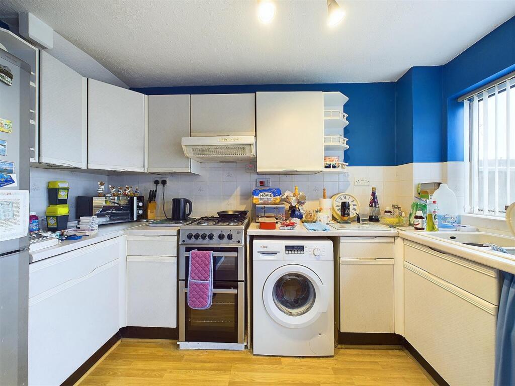 3 - Two-Bed Terraced House In Yate Form Modernisat