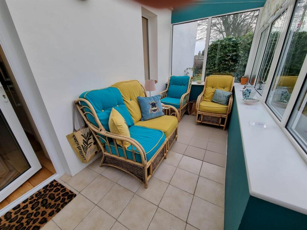 CONSERVATORY/GARDEN ROOM