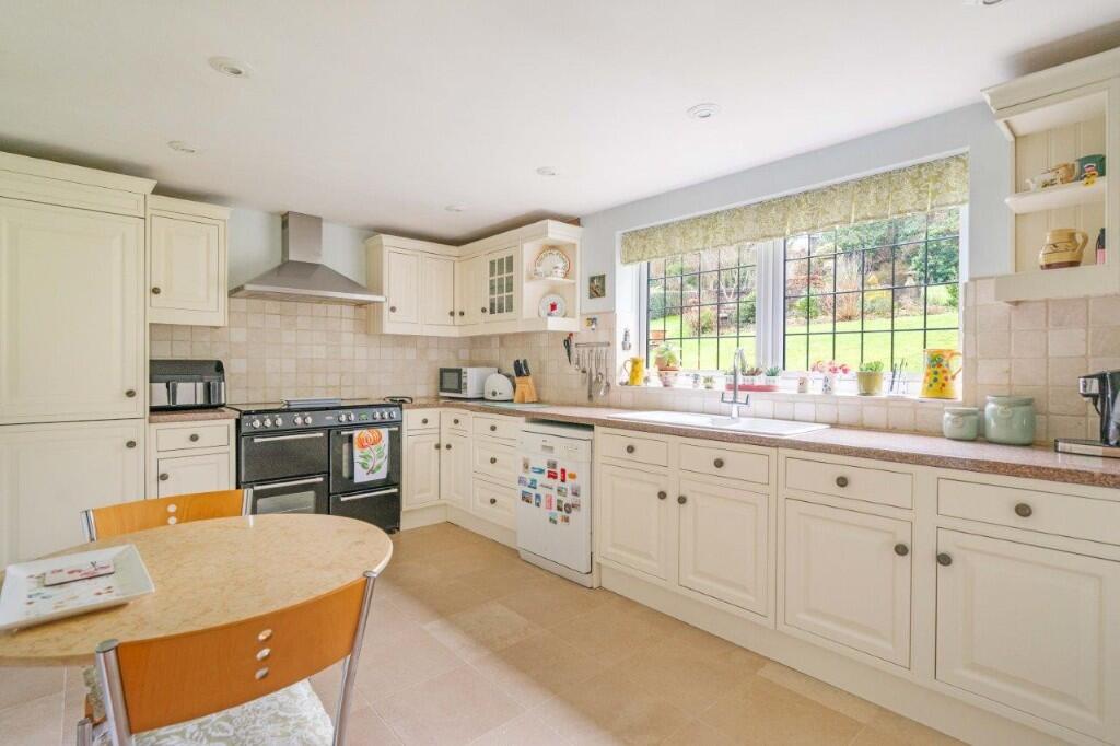 Kitchen/breakfast rm