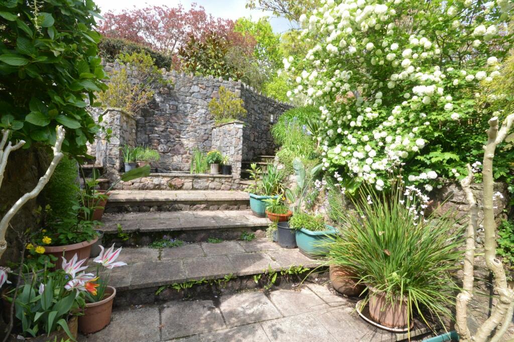 Steps Up To Top Grdn
