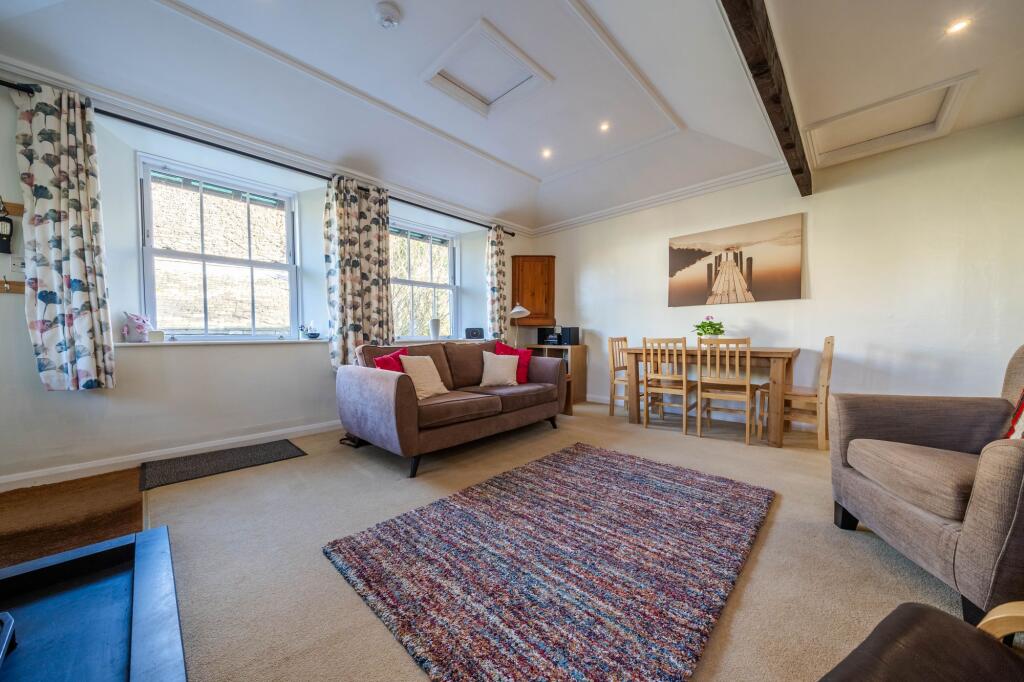 SITTING/DINING ROOM