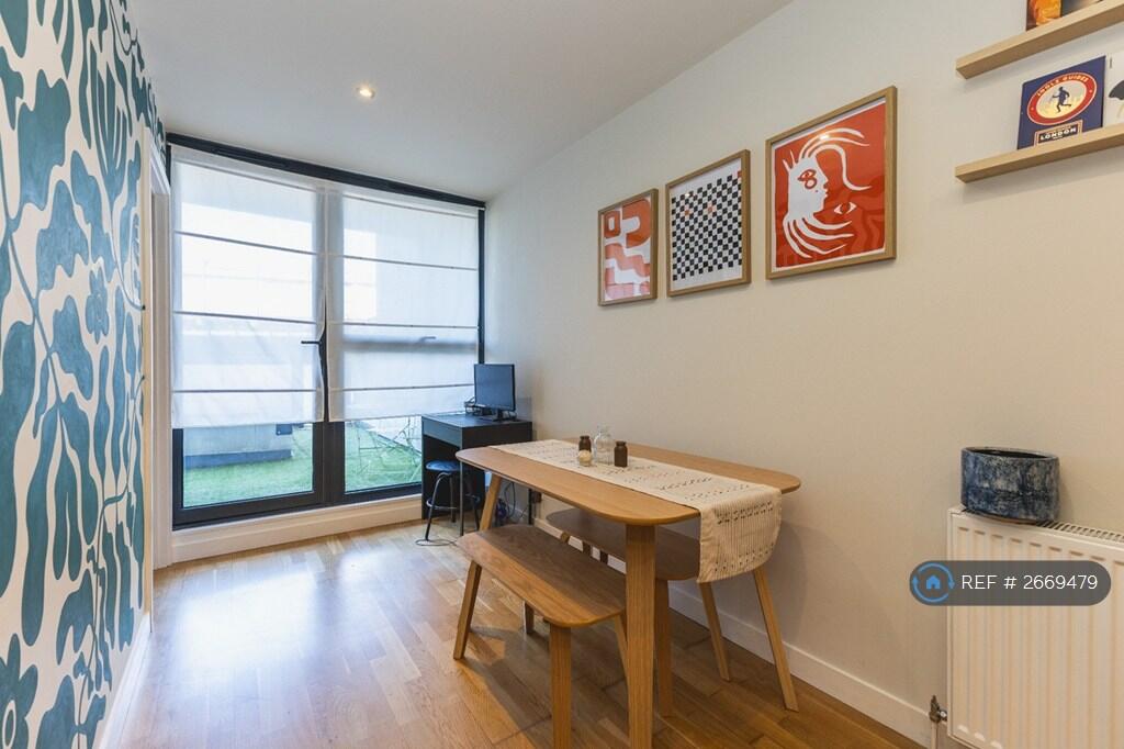 Dining Area / Workspace