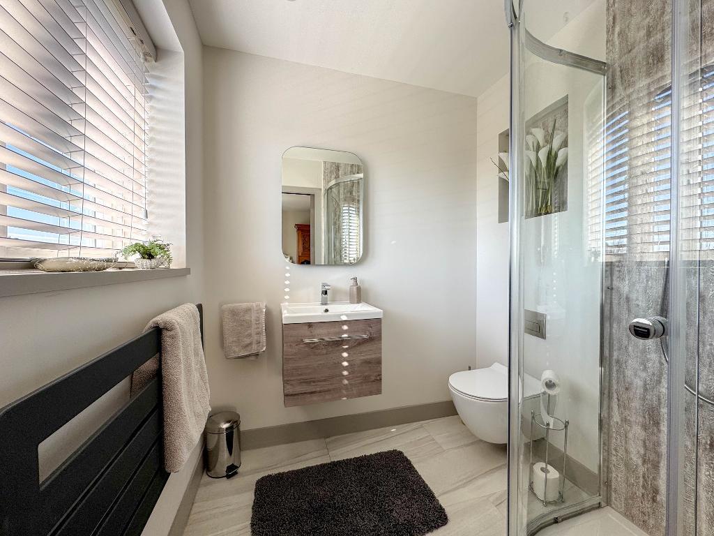 Second bedroom en-suite shower room