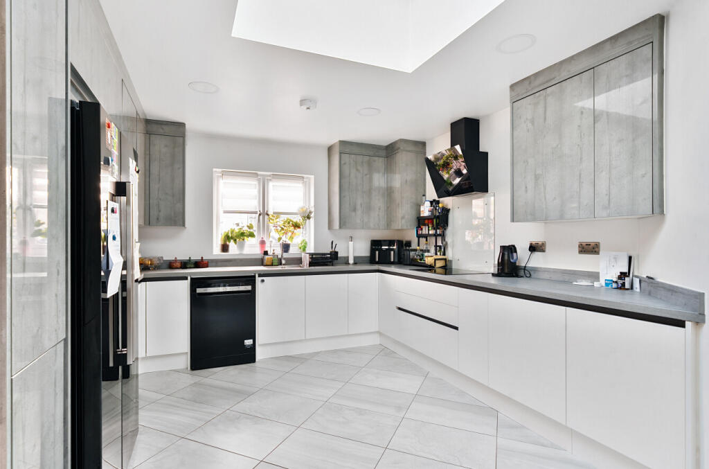 33-681c95a2990a0-...