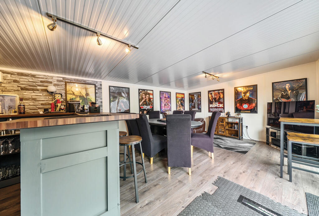 1328275-5-688a0ad...